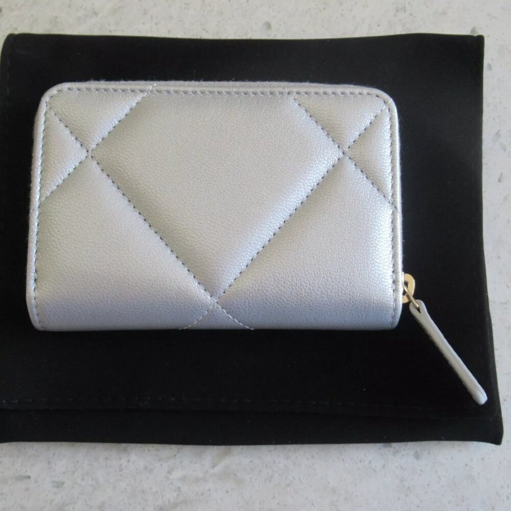AUTHENTIC NEW Chanel Silver Goat Skin Gold Zip Card Holder O-Coin Wallet Purse - Picture 3 of 16